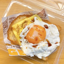 ขนมปังปิ้งเนย ไส้กรอก ชีส ไข่ดาว