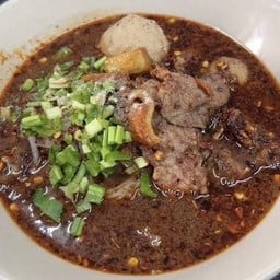 ก๋วยเตี๋ยวเรือเนื้อน้ำตก