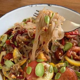 ตำเส้นก๋วยจั๊บเม็ดกระถิน