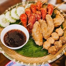ชามสุข ก๋วยเตี๋ยวเรือหมูและเนื้อวากิว
