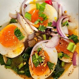 ยำไข่ต้ม ( ไข่เป็ด 2 ฟอง )