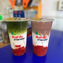 ชาเขียวนมสดสตอเบอร์รี่