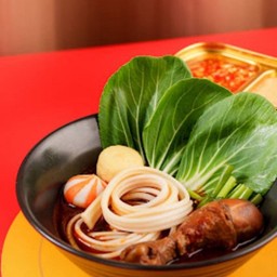 •ก๋วยเตี๋ยวหม่าล่าน่องไก่ตุ๋น