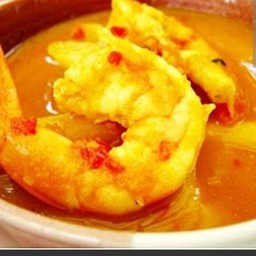 แกงส้มกุ้งยอดมะพร้าว