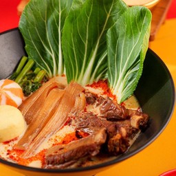 •ก๋วยเตี๋ยวซีกโครงหมูตุ๋น
