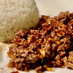 เนื้อสับทอดกระเทียม(ราดข้าว)