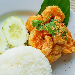 กุ้งทอดกระเทียมราดข้าว