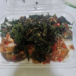 หมูกรอบไข่เยียวม้า