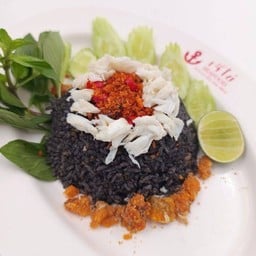 ข้าวผัดหมึกดำใส่เนื้อปู