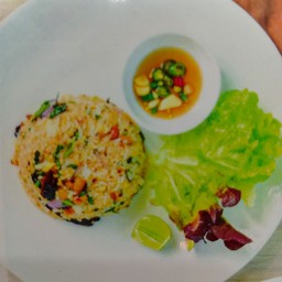 ข้าวผัดสมุนไพร