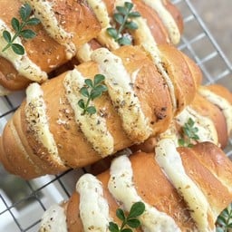 ชิโอะปังกระเทียมครีมชีสส