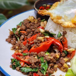 กะเพราเนื้อราดข้าว