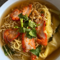 บะหมี่เกี๊ยวหมูแดง