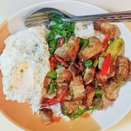 ข้าวคะน้าหมูกรอบ+ไข่ดาวราคาพิเศษ