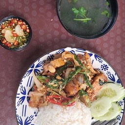 ข้าวคะน้าหมูกรอบ