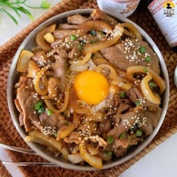 หมูผัดซอสเทอริยากิ ราดข้าว