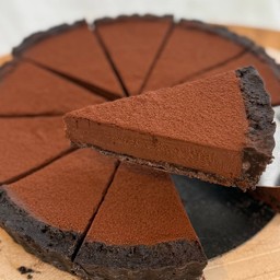 Glazed chocolate mousse pie