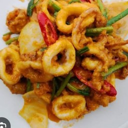 หมึกผัดไข่เค็ม