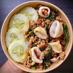 กะเพราหมึก+หมูสับ