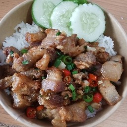 สามชั้นคั่วพริกเกลือ