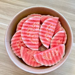 ฝรั่งไส้แดงปอกพร้อมทาน