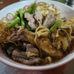 ราดหน้ายอดผัก หมูหมัก เสนานิคม40