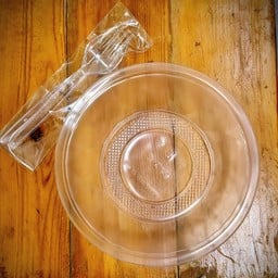 ถ้วยพร้อมช้อนส้อม