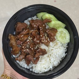 ข้าวหน้าเนื้อนุ่มพริกไทยดำ