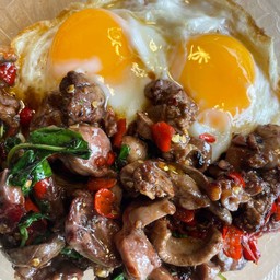 กะเพราเครื่องในไก่