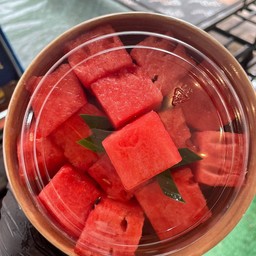 แตงโมคว้านเมล็ด