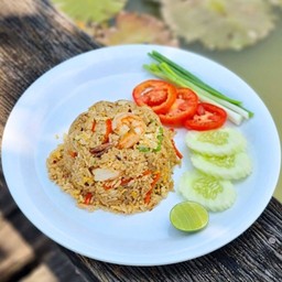 ข้าวผัดน้ำพริกนรกกุ้ง