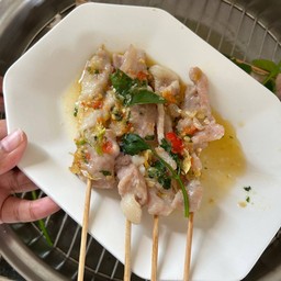 หมูนึ่งมะนาวเสียบไม้
