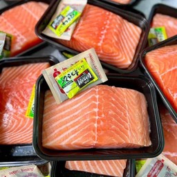 แซลมอนชิ้นน้ำหนัก 300 กรัม