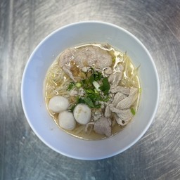 ก๋วยเตี๋ยวหมูน้ำใส