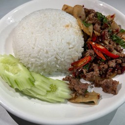 กะเพราเนื้อหน่อไม้ดอง