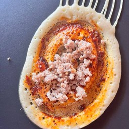 [อร่อยซ่ากับโค้ก] พริกเผา+หมูสับ (2ชิ้น) +  โค้ก ออริจินัล (กระป๋อง)