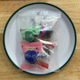 บ๊วย 4 เม็ด (คละสี)