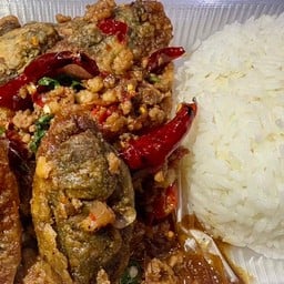กะเพราไข่เยี่ยวม้า(ราดข้าว)