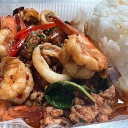 กะเพราทะเลรวมมิตร(ราดข้าว)