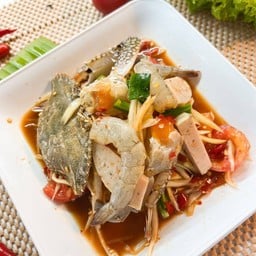 ตำปูม้ากุ้งสดหมูยอ