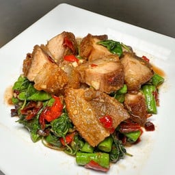 ผัดกะเพราหมูกรอบ