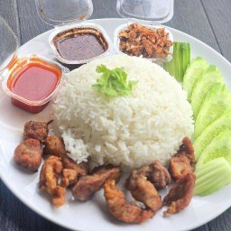 ข้าวหมูทอดนู๋รินริน ข้าวหมูทอดแสนอร่อย