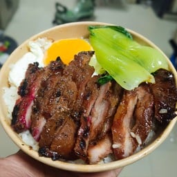 [อร่อยซ่ากับโค้ก] ข้าวหมูแดงฮ่องกง + โค้ก ออริจินัล (กระป๋อง)
