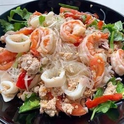 ยำวุ้นเส้น กุ้ง หมึก หอยแมลงภู่ หมูสับ