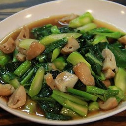 ผัดคะน้าฮ่องกงกับเห็ด