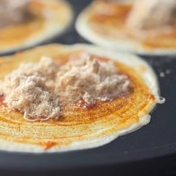 มินิเครปพริกเผาหมูหยอง กล่อง 6 ชิ้น