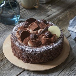 Crispy Chocolate Whole Cake 17 cm