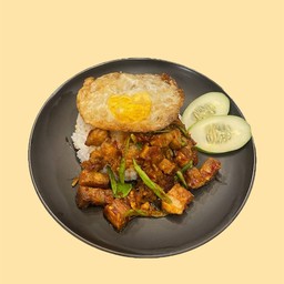 พริกแกงหมูกรอบ