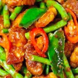 ผัดพริกแกงเนื้อ (โคขุนติดมัน)