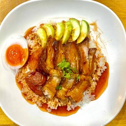 ข้าวหมูแดงรวมพร้อมไข่